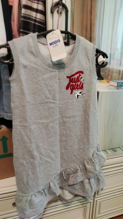 Платье- безрукавка новое