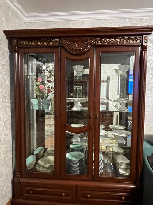 Продам сервант и шкаф