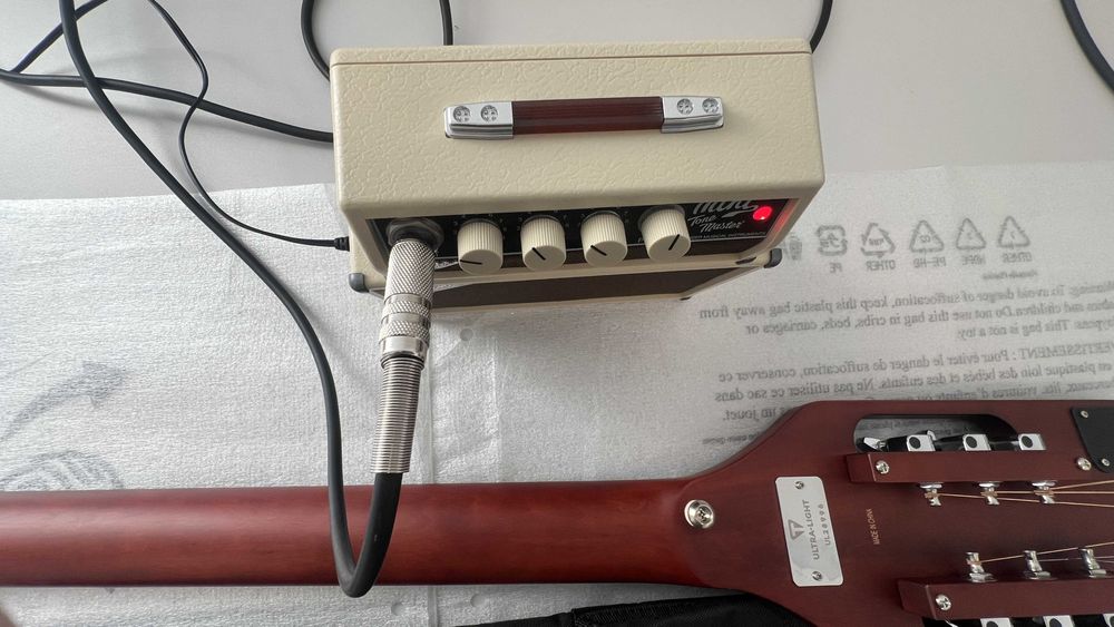 Травъл китара и усилвател като нови Travel guitar