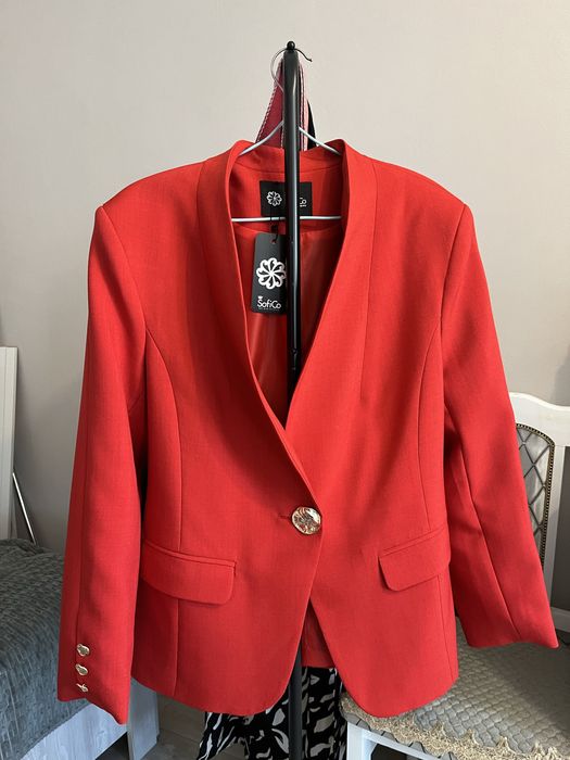 Красный пиджак новый. 54 размер