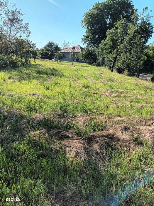 De vanzare teren intravilan cu suprafata de 1600mp, Pret 18000euro