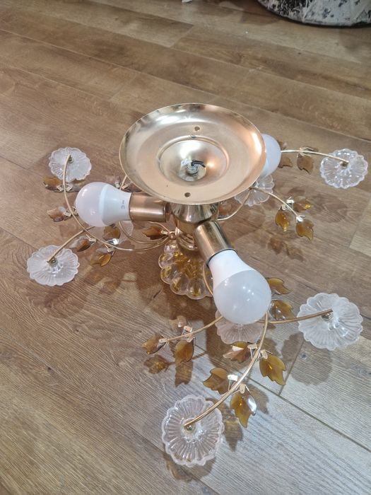 Отдам даром люстры