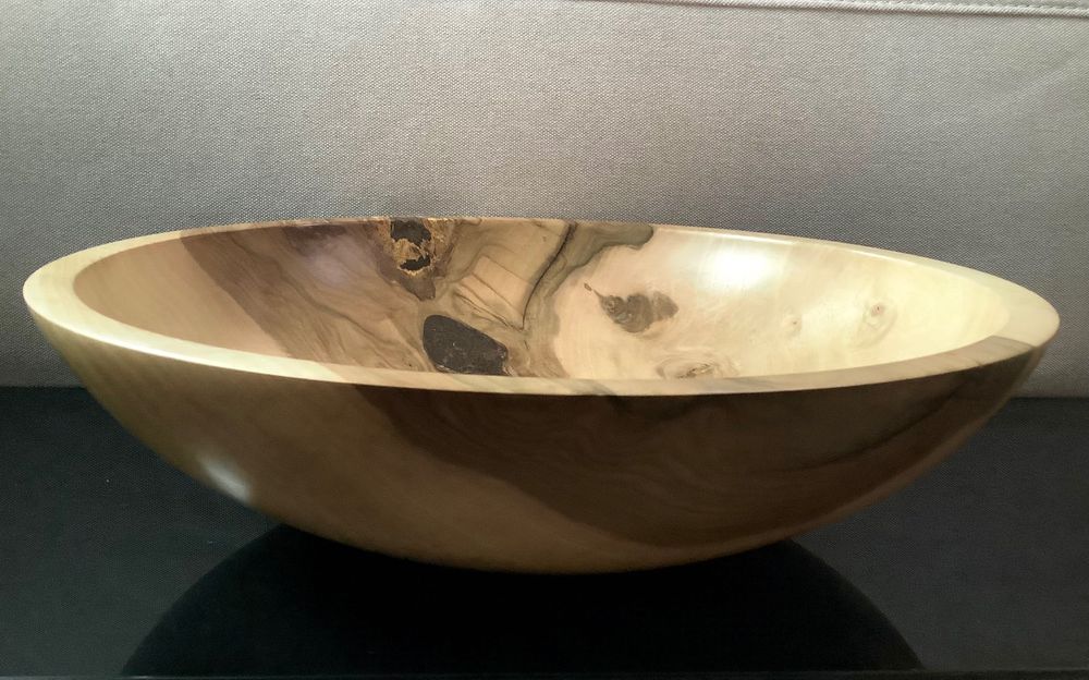 Platou din lemn de nuc prelucrat manual, finisaj 100% natural