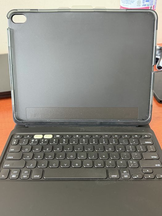 ZAGG PRO KEYS 2 wireless keyboard case for Ipad Pro13  M4 Black