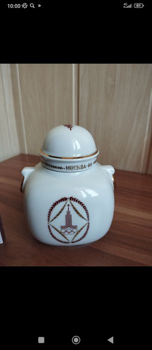 Продается фарфоровая чайница