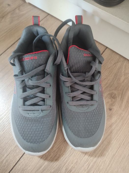 Продам детские кроссовки Skechers