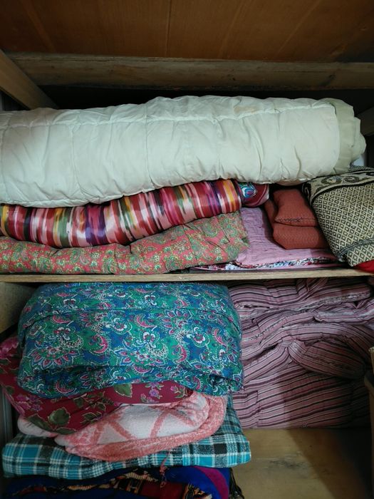 Продажа одеял ручной работы разных размеров из ваты и шерсти