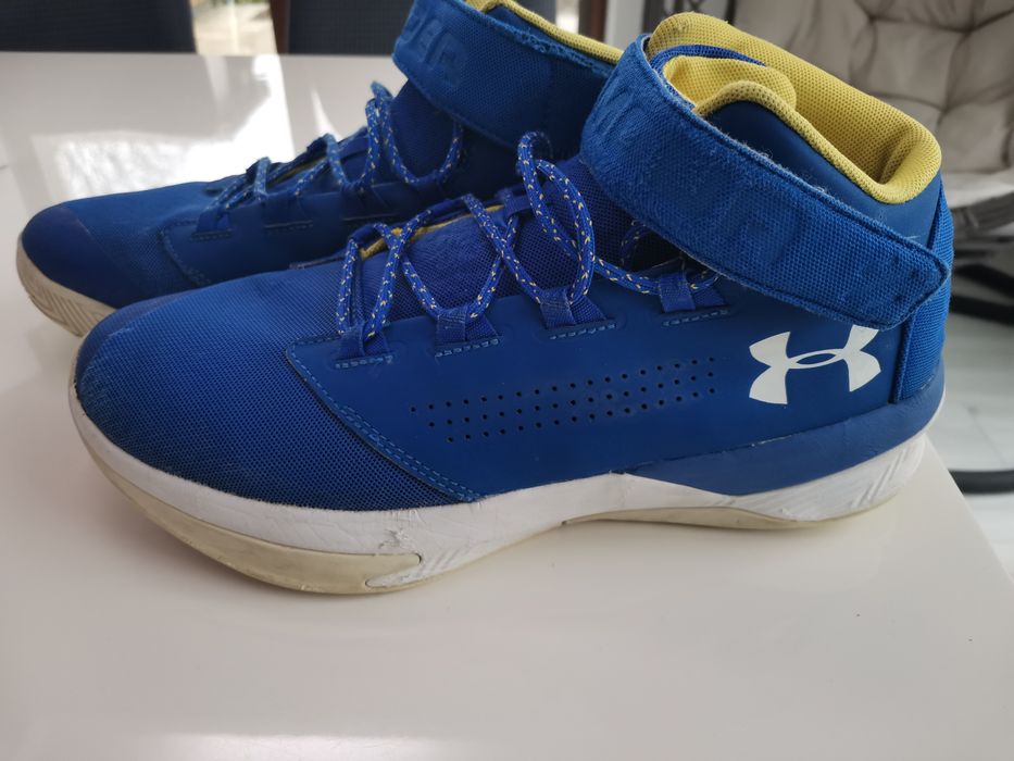 Спортни обувки Under Armour