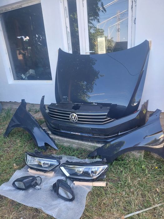 Vând aripi,oglinzi,grila(cu distronic)trager  VW Passat B8,de Europa,