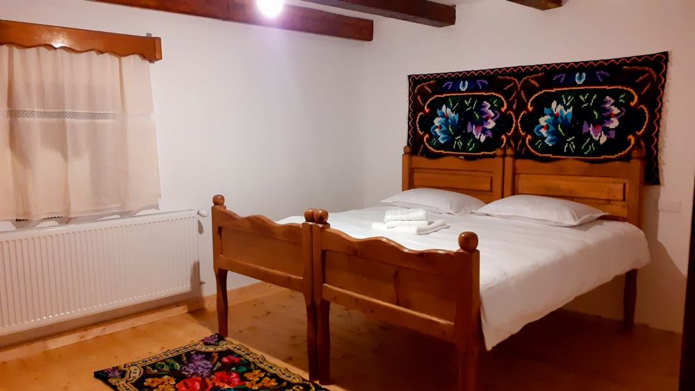 Casa Maramureșeană de închiriat.