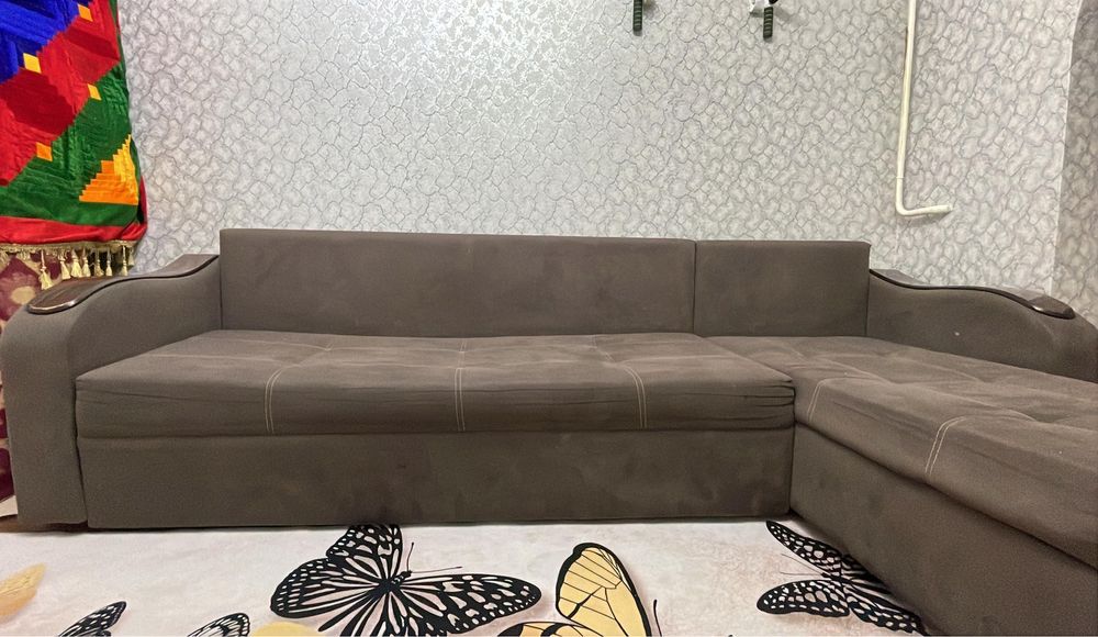 Диван асты ашылады , калаган бөлікке ауыстыруга болады