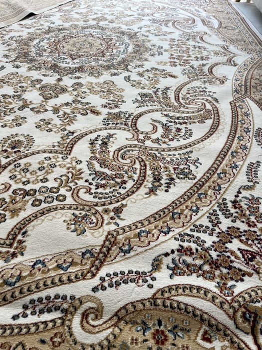 Ковер белый 40000тыс