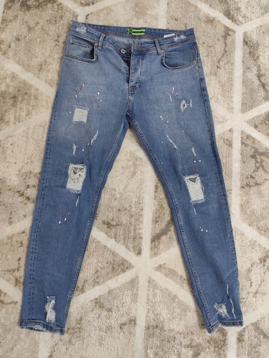 Blugi rupți in stare buna