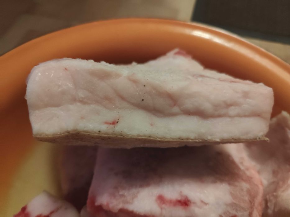 Сало домашнее. Не соленое свежее