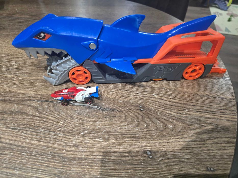 Автовоз Акула Hot Wheels