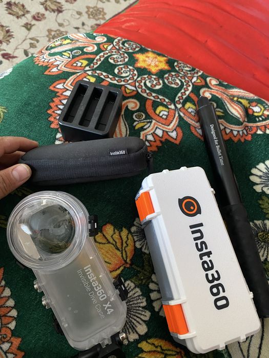 insta360 x4 камера с палкои