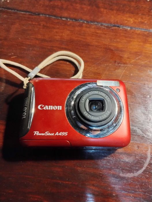 Компактен фотоапарат с калъф Canon