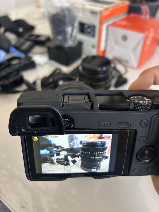 Продам Sony a6000 в очень хорошем состоянии