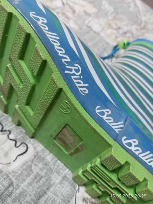 Продам резиновые сапоги размер 34