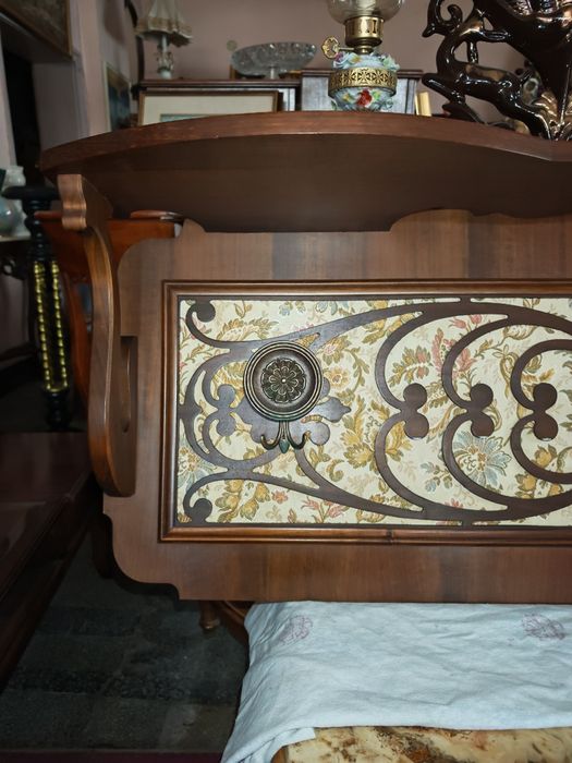 Дървена закачалка за стена