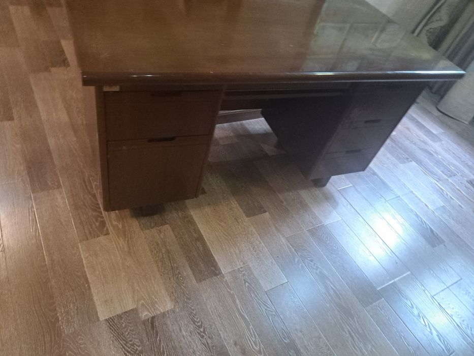 Продам дубовый стол качественный