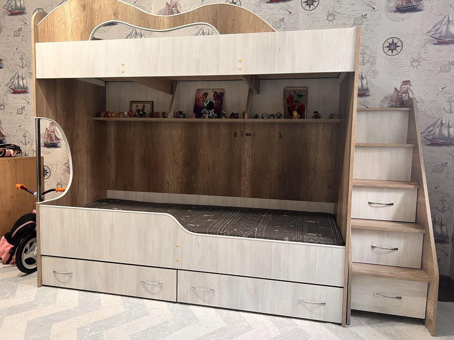 Продам двухэтажную кровать