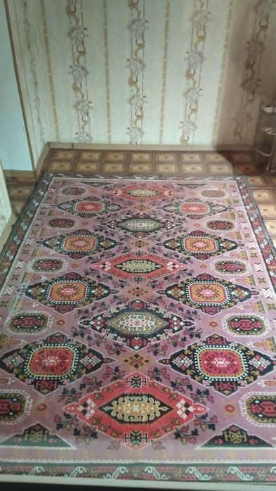Продаётся  советский ковёр времён  SSSR davridan qolgan gilam Sotiladi