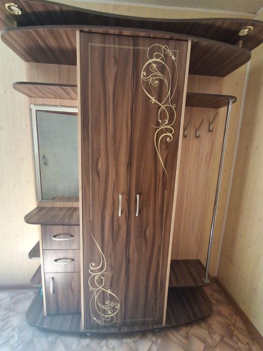 Продам прихожую почти новый