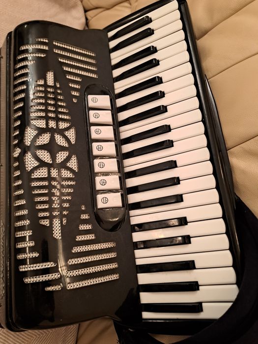 Acordeon italian crucianelli ( nou)