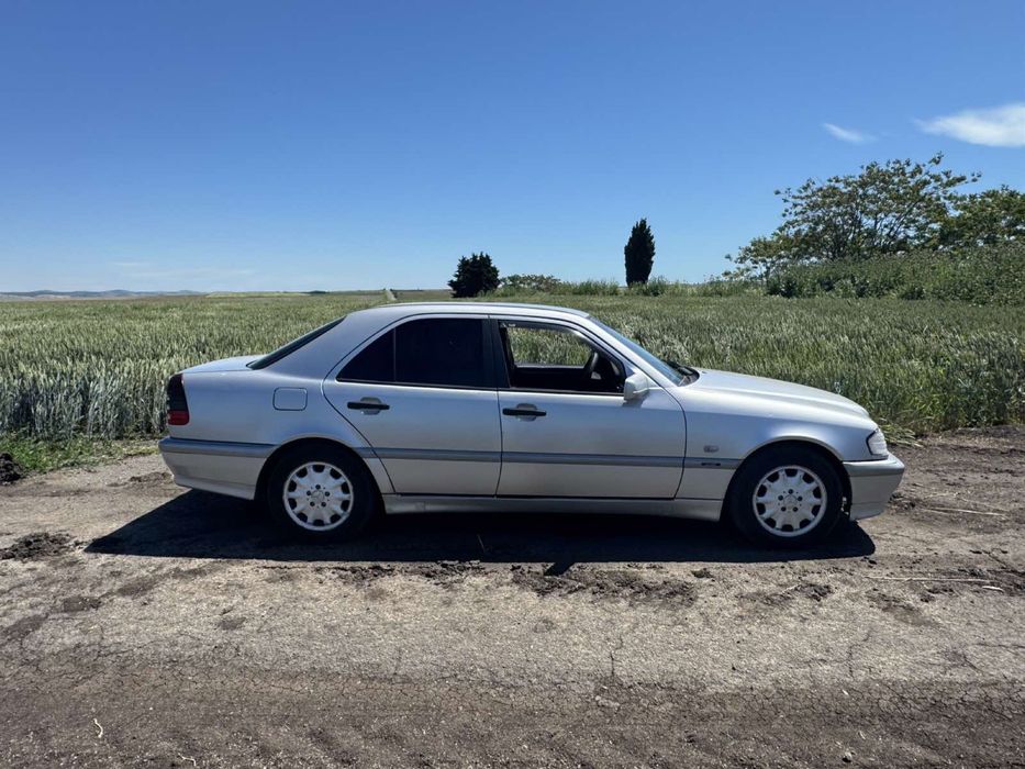 Продава се мерцедес С220