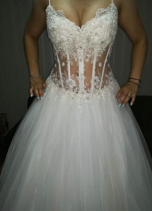 Vând rochii de mireasă