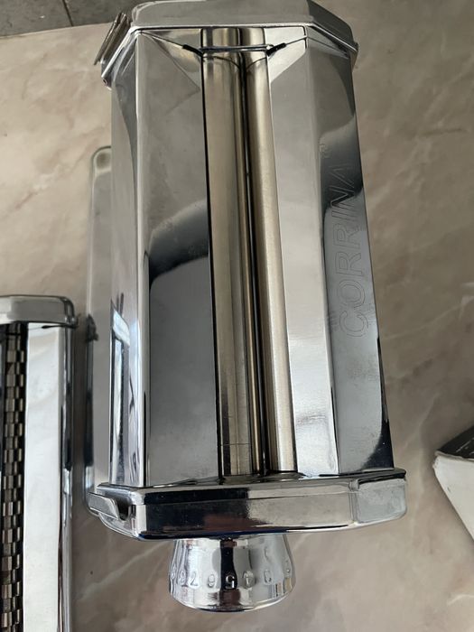 Mașină de facut tăitei