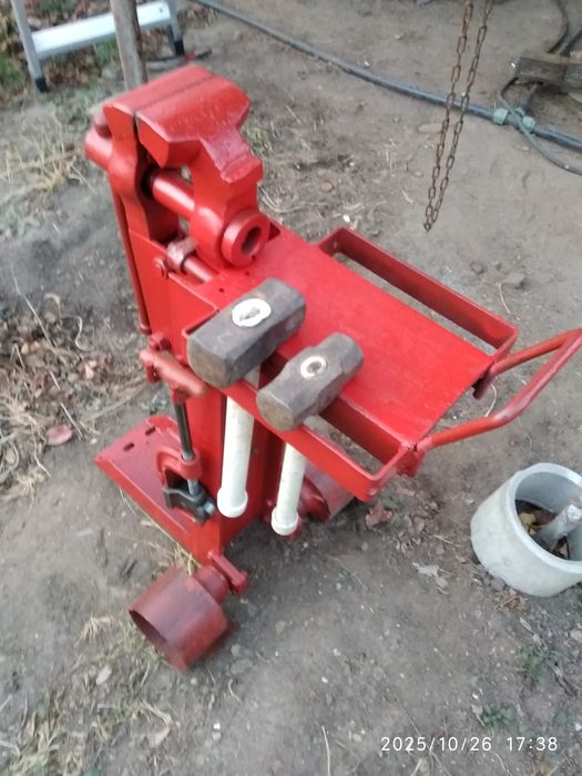 Продам тиски кузнечные