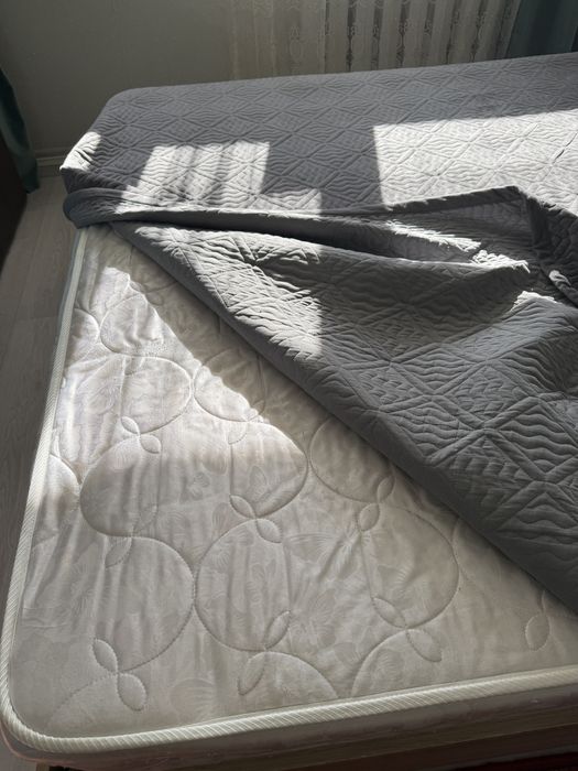 Продам двухспальную кровать