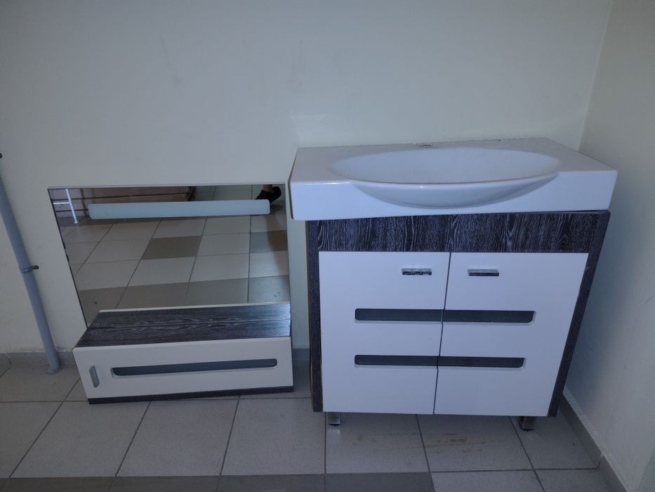 Продается раковина с зеркалом