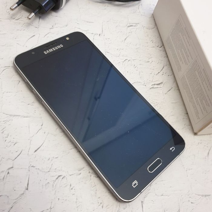 Смартфон Samsung Galaxy J7 duos
