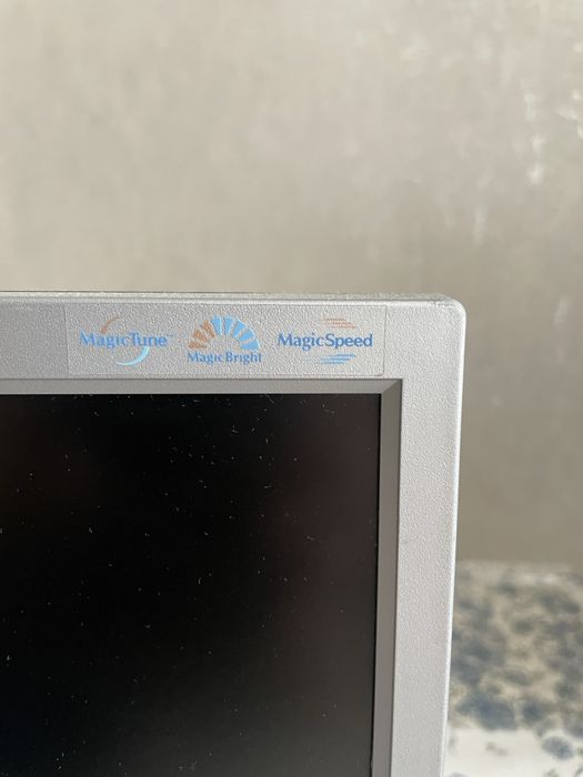 Монитор Samsung 713N