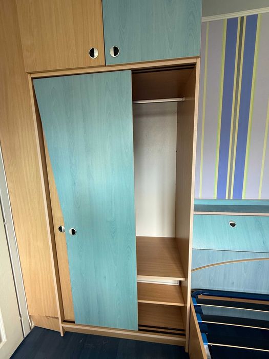 Спалня с гардероб, ракла и повдигаща се скара