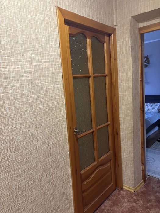 Продам дверь, дерево масив