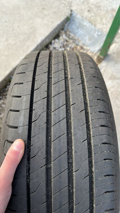 Vand roti pe r16 originale audi a4 cu cauciucuri foarte bune de vara.