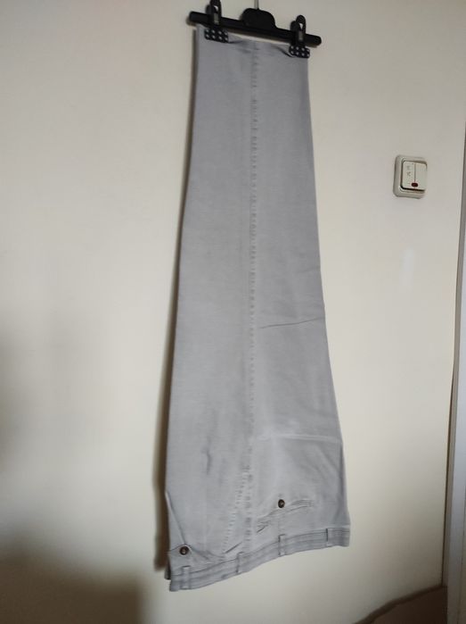 Pantaloni blugi, jeansi, modele si marimi diferite, pentru barbati.