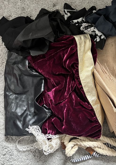 Для Рукоделья: кусочки тканей, украшений, бусин