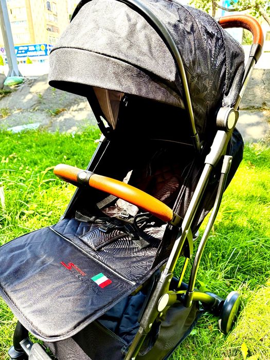 Новая коляска чемодан, в коробке, с выдвижной ручкой.  Черная расцвет