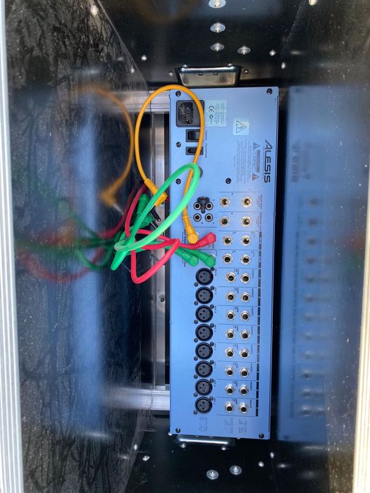 Vând Mixer Alesis Multimix 12R