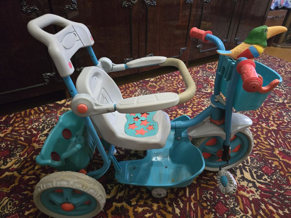 Детский велосипед с ручкой.