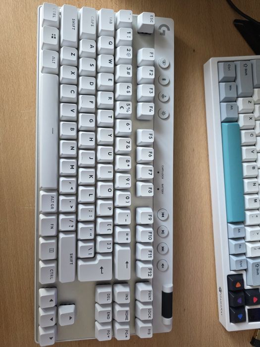 LOGITECH G PRO X TKL LIGHTSPEED геймърска клавиатура