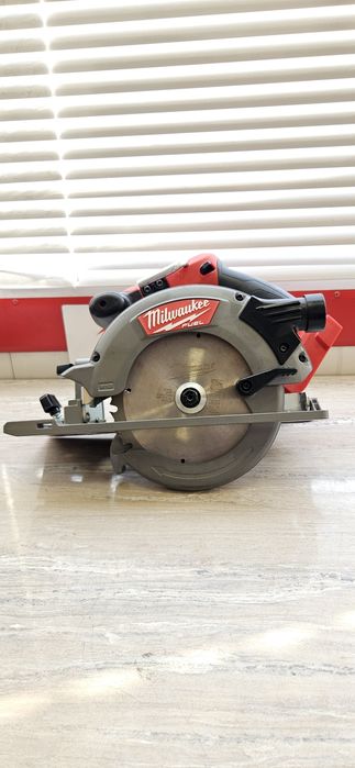 Milwaukee Циркуляр M18 CCS55
