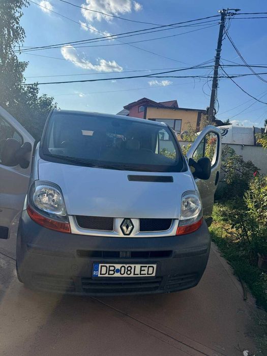 Vand RENAULT TRAFIC -- 5000 euro