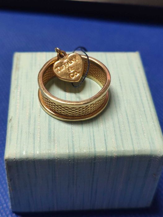 Златен пръстен с висулка 14к
3.18гр 
62р-р