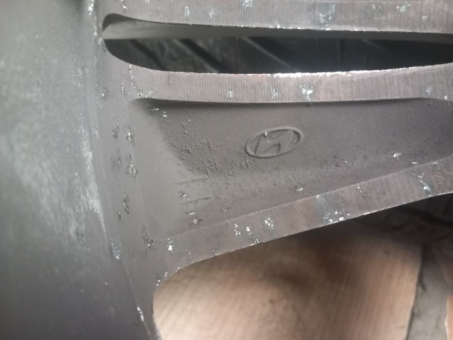 Jante hyundai r17 5x114.3 et 48 cb 67.1 anvelope vara 225 60 17